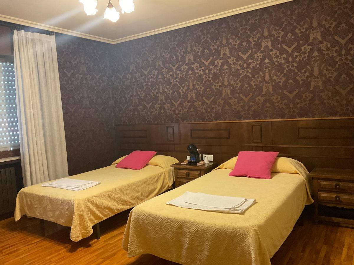 Pension La Chalana Pola de Laviana Bagian luar foto